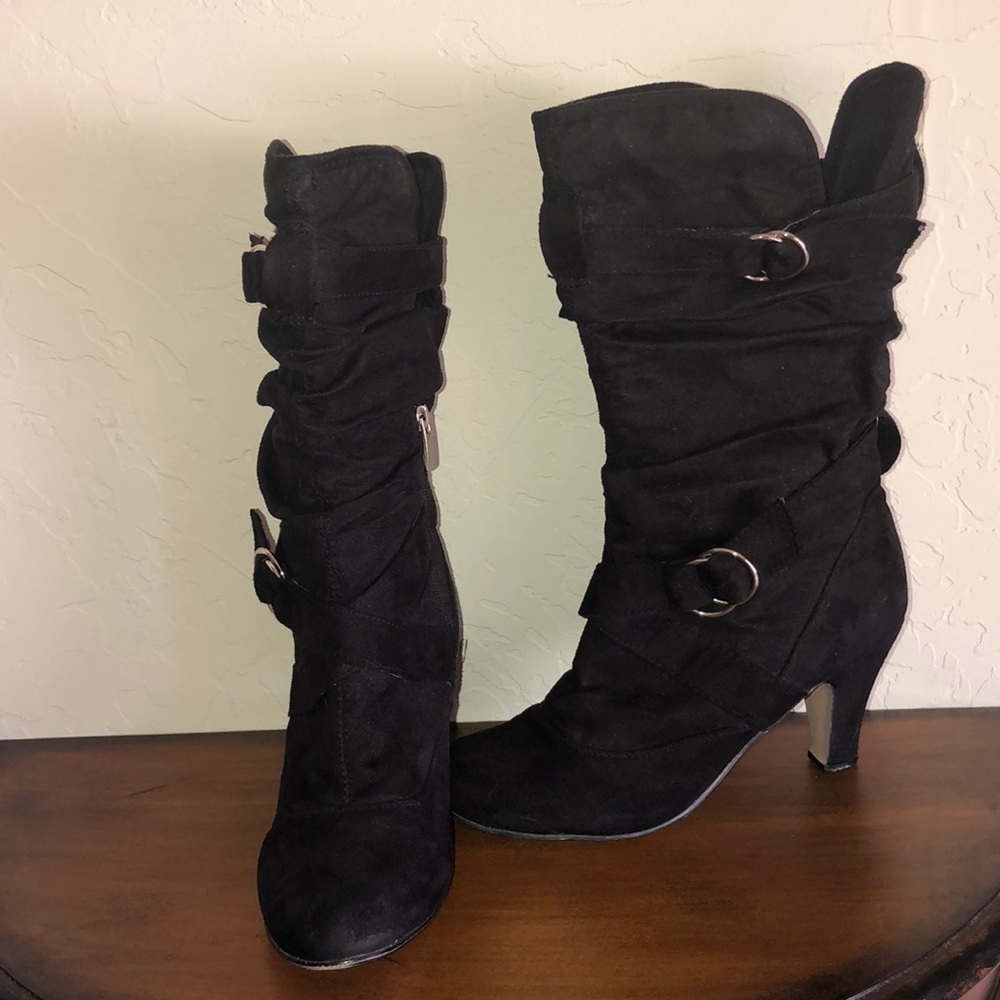 Women’s suede boots